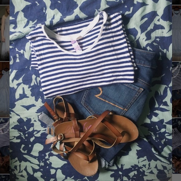 Francesca’s Navy Striped Tee - Picture 1 of 4